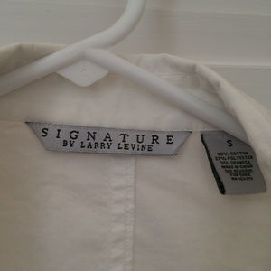 Signature by Larry Levine Tops - Office Wear! White Tailored Blouse w/ Pleats, S Signature by Larry Levine Tops - Office Wear! White Tailored Blouse w/ Pleats, S